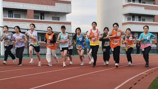 【青春竞速，逐梦赛场】︳韧力突...