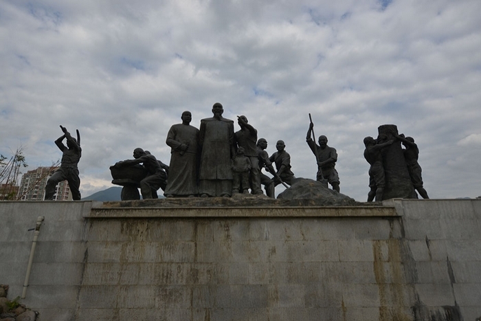 福建安溪县:李光地治理“三河”雕像