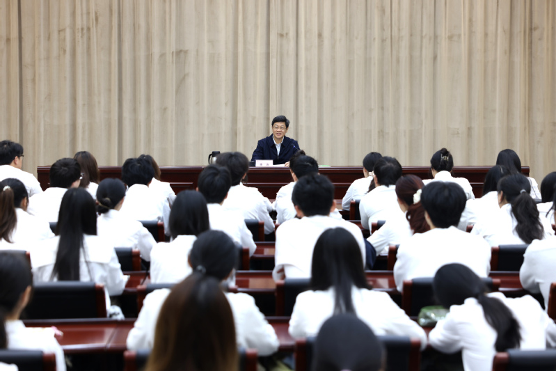 省政府党组成员康涛莅校宣讲党的...